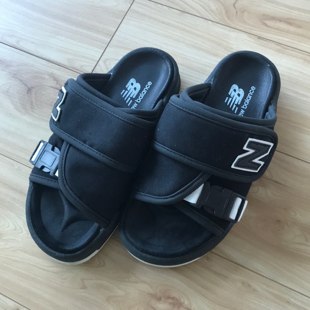 9/10 New Balance Big Buckle Slides - fits like 6.5